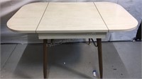 Vintage dining room table 26x30 closed