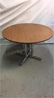 Round dining table  29” tall 45” across