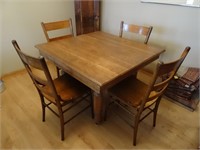 Dining Table & 6 Chairs Plus Extra Leafs