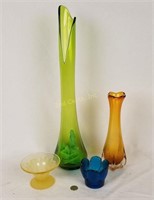 4 Pieces Of Art Glass; Vases & Bowls