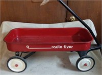 Radio Flyer wagon, 28" × 13"