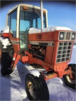 1981 INC. 986 2 WD TRACTOR