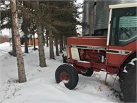 IHC 1086 2 WD TRACTOR