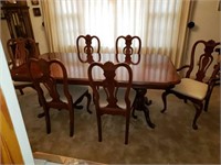 Beautiful Dining Table & 8 Chairs