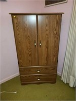 Nice cabinet with 2 drawers and doors that open
