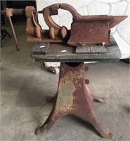 Early Forging Anvil Vise on Swiveling Stand