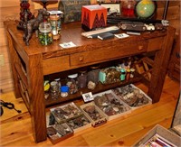 Beautiful vintage oak desk  - great condition,