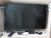 JVC 32” flat screen TV with remote