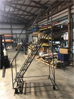 Ladder Stand (top step) - 6.5' tall