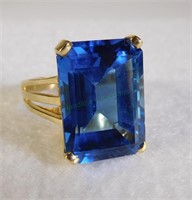14kt Designer Blue Topaz Ring