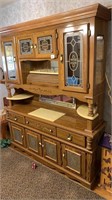 Very nice buffet in great condition china hutch