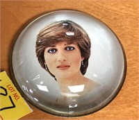 PAPERWEIGHT OF LADY DIANA