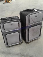 2 piece US traveler luggage -handle broke