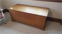 Pine 6-board dovetailed blanket chest,