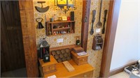Lot: hanging kitchenware, tole lamps,