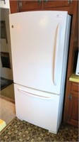GE Refrigerator freezer, Model GBSCOHBXCRWW