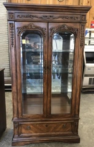 Broyhill Lighted Curio Cabinet With