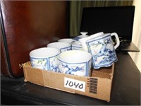 8 Place Tea Set with Sugar Bowl and Creamer