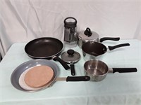 Kitchen Lot! Multiple Frying Plans, Pots, And 1