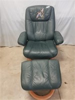 Comfy Mans Lounge Chair With Foot Rest. Swivels,