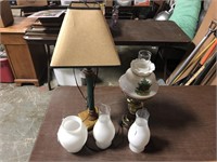 LOT OF 2 LAMPS AND GLOBES