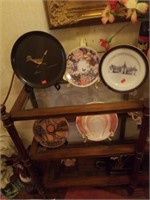 Decorative plates on stands