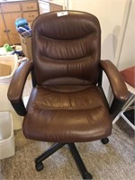 Swiveling office chair