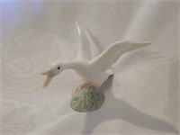 Beautiful Lladro White Goose in Mid-Flight Statue
