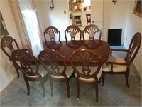 Beautiful Mahogany Table & 8 Chairs