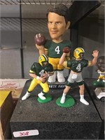 Farve/Packer items on Title Town cube