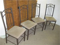 4 Metal Chairs 1 Lot