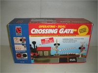 G Scale Operating Dual Cross Gate Life Like