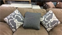 3 reversible decorative pillow