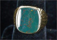 A STAMPED "10KT SHIMAI" BLOODSTONE RING