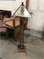 Arts and crafts style lamp