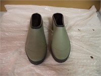 Adult Slip on Muck Shoes size 7