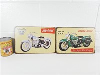 2 affiches métalliques de motos