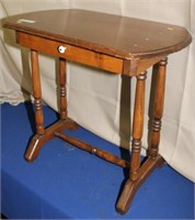 Oval occasional table w/drawer, 28" w