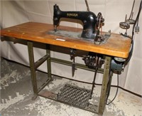 Singer commercial sew machine, 115V