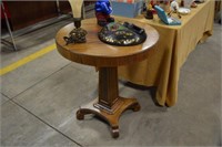 Round mahogany parlor table