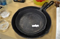 2 cast fry pans