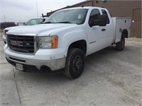 2009 GMC 2500 HD 4 Door Pickup service bed