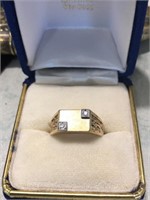 9CT GOLD & 2 DIAMOND MENS RING