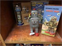 AIRPORT CONTROL TOWER TOY & SPACEMAN TOY