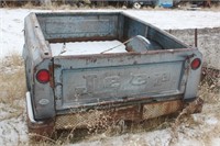Single axle truck bed trailer