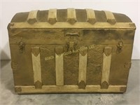 Hump back trunk painted gold