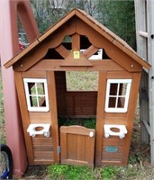 BACKYARD DISCOVERY WOODEN PLAYHOUSE