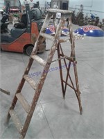 Wood step ladder