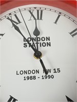 Horloge London station, plastique rouge