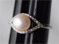 Sterling Silver Ring w/ Pearl & White Stones
